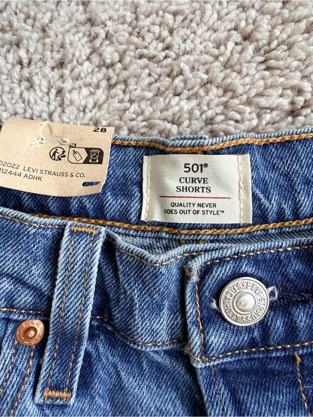 NWT LEVIS 501 OG CURVE SHORT - Size 28 - Picture 12 of 12